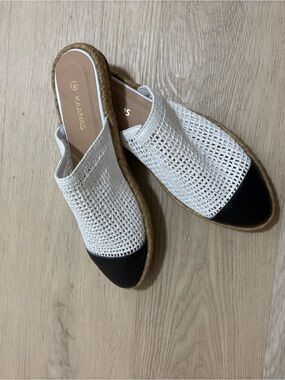Kaanas White Woven Slip-On Mule with Black Toe